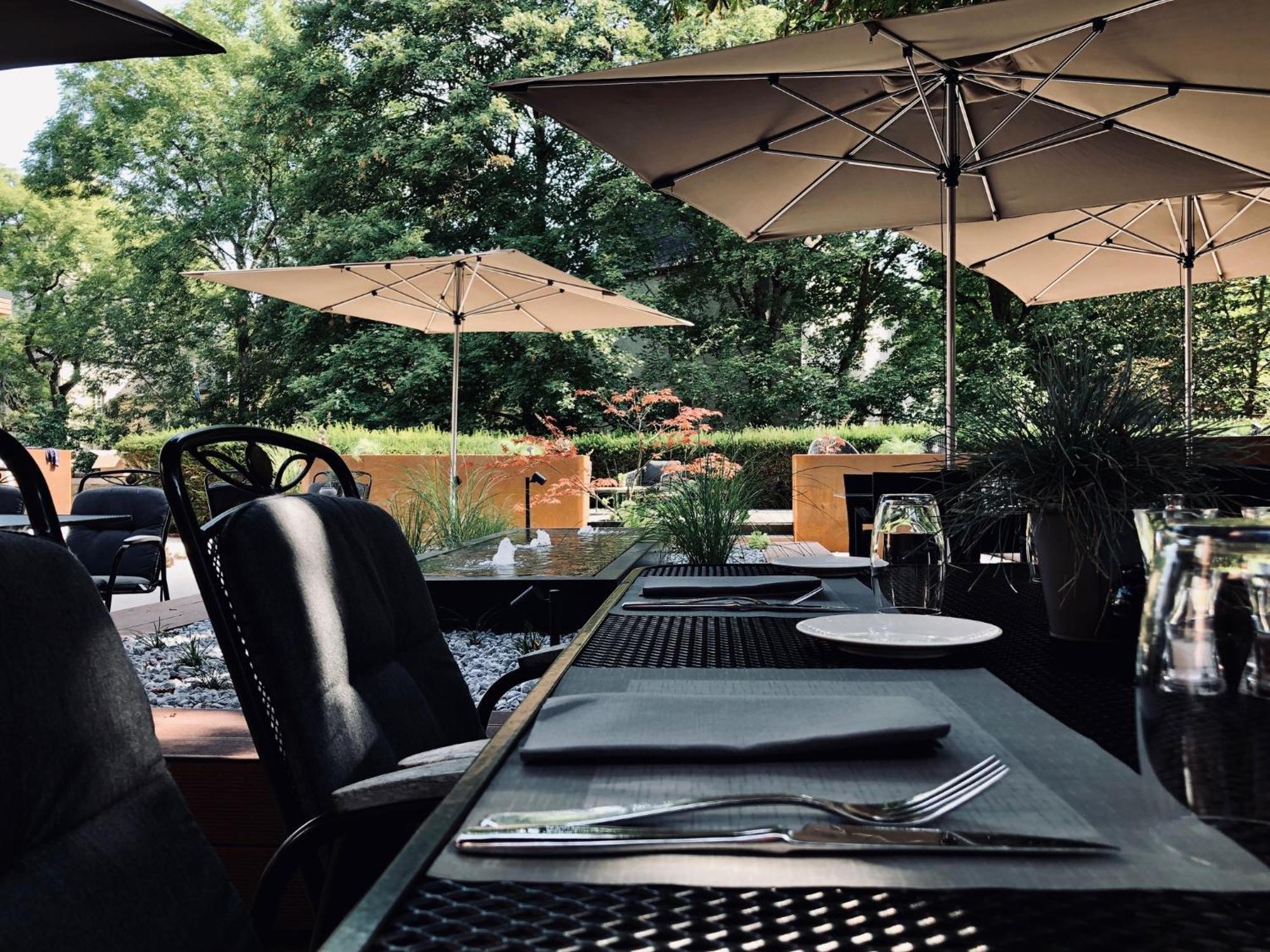 Hotel-Restaurant Beim Schlass ウイルツ エクステリア 写真